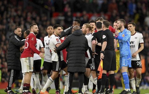 爱游戏体育- 蒂姆在曼联比赛中突破纪录,回归赛场引发热议的原因 