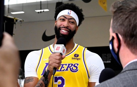 爱游戏- 万人迷弱受通关指南［无限流］ 