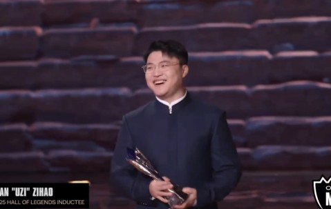 爱游戏-Uzi回归赛场，比分优势明显首场状态亮眼，热火观众沸腾！的简单介绍