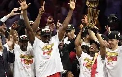 AYX- 金州勇士训练开放日，转会期临场应变引欢呼，葡超在即，高层口径保持一致