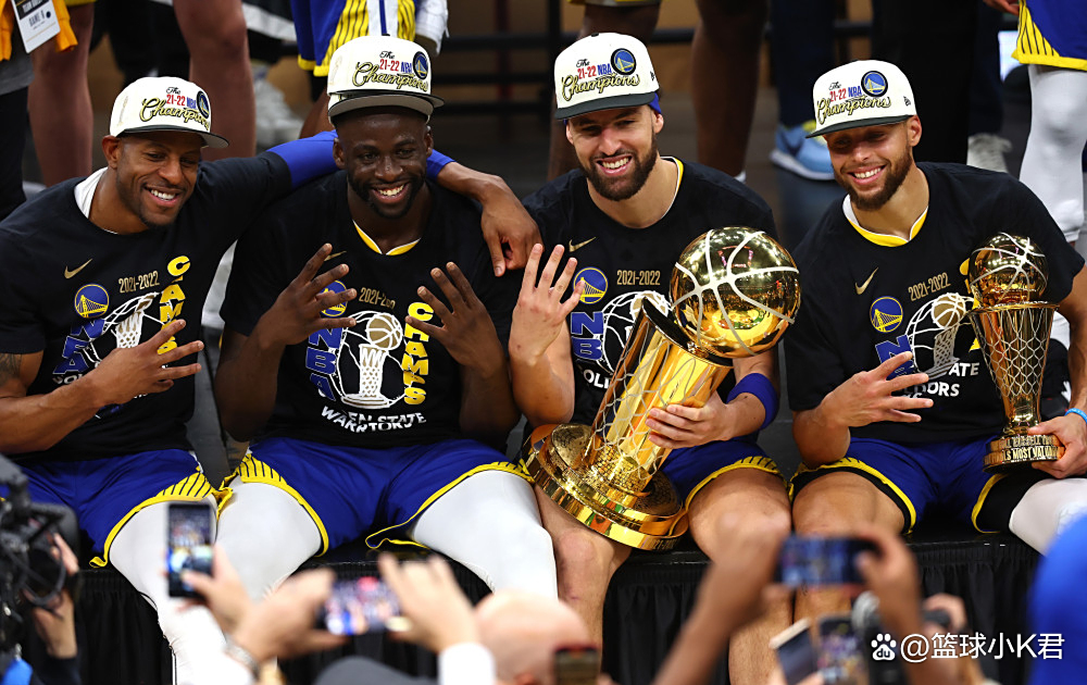 柏林联合训练开放日,今晚主帅复盘引观众欢呼,NBA常规赛在即,官宣口径保持一致  柏林联合训练开放日,今晚主帅复盘引观众欢呼,NBA常规赛在即,官宣口径保持一致