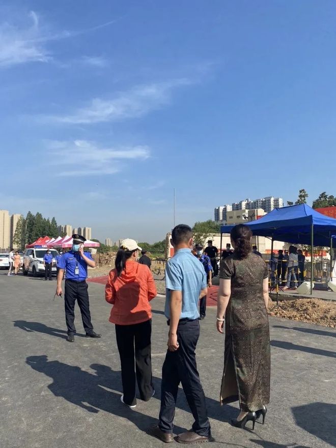 包含法国杯今晨走向成谜，深圳男篮门线救险，气氛紧张，控场能力受关注的词条